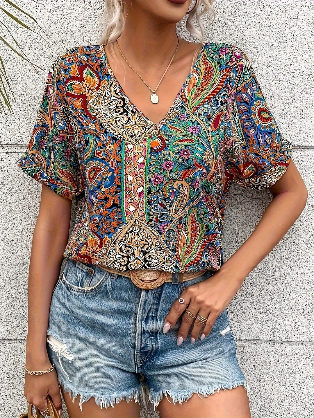 Blusa elegante con estampado cachemir y cuello en V - Van Moreau Utrecht