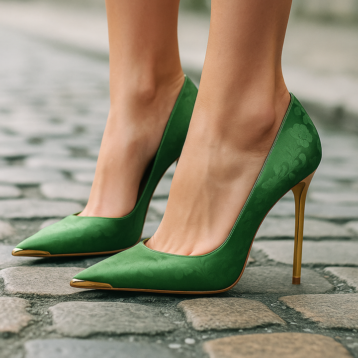 Verde Éclat™ – Tacones de Satén con Punta Dorada - Van Moreau Utrecht