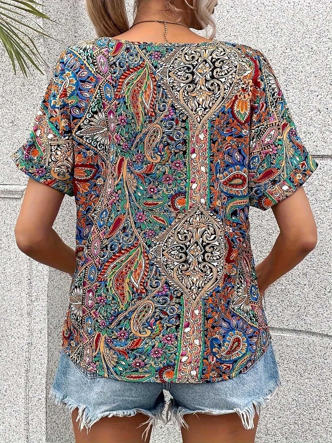 Blusa elegante con estampado cachemir y cuello en V - Van Moreau Utrecht