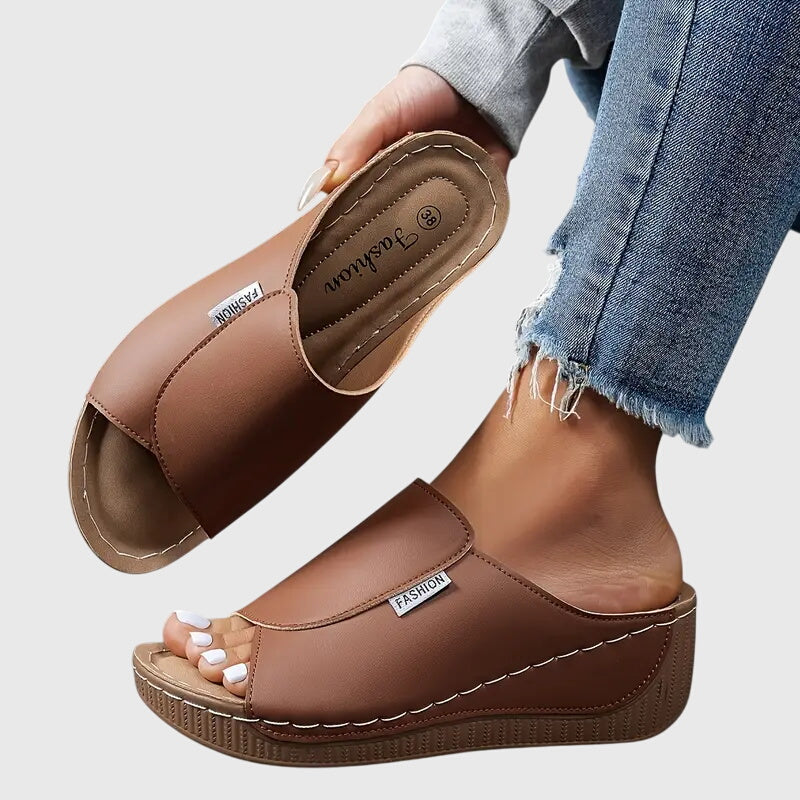 Bríd | Classic Comfort Walking Sandals - Van Moreau Utrecht