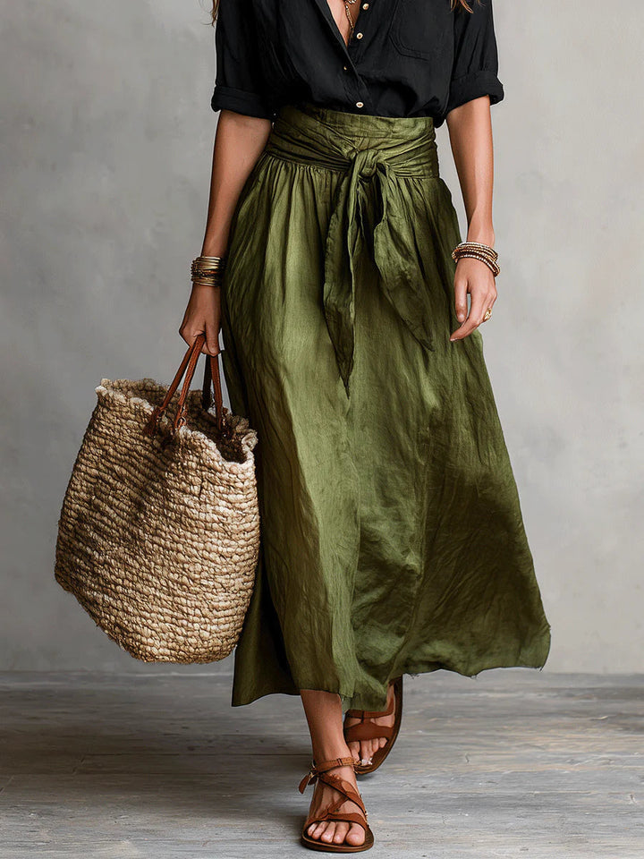 Vera™ | Ensemble de deux pièces : t-shirt noir et jupe midi vert olive - Van Moreau Utrecht