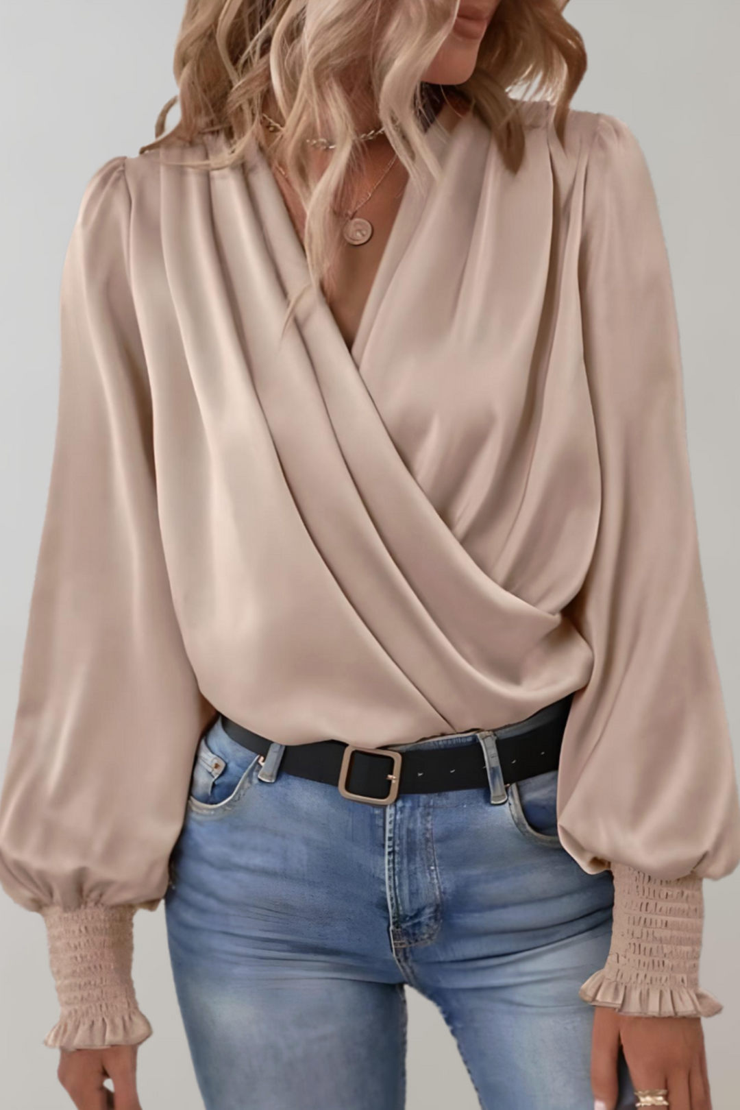 Quinn Blusa Elegante de Manga Larga con Escote en V - Van Moreau Utrecht
